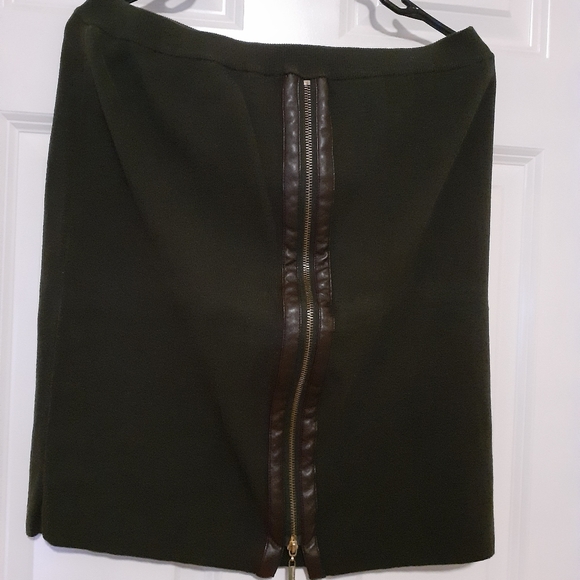 Pretty skirt - Picture 3 of 3